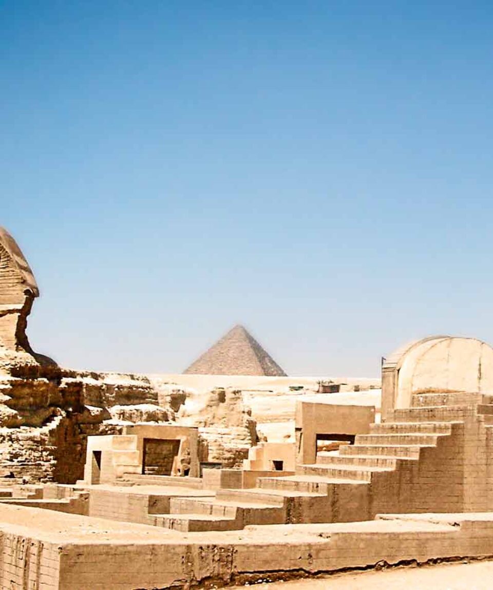 Giza  esfinge-Piramide_